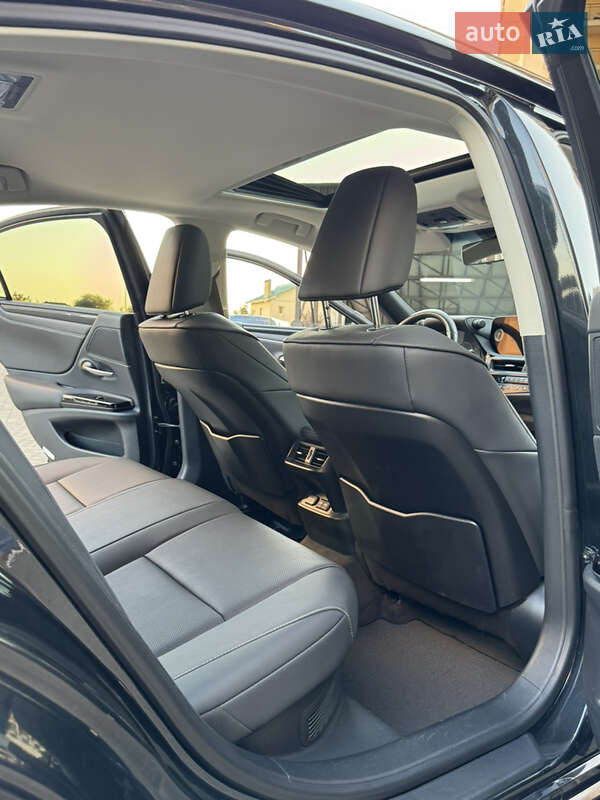 Седан Lexus ES 2023 в Одесі