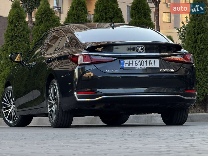 Седан Lexus ES 2023 в Одесі