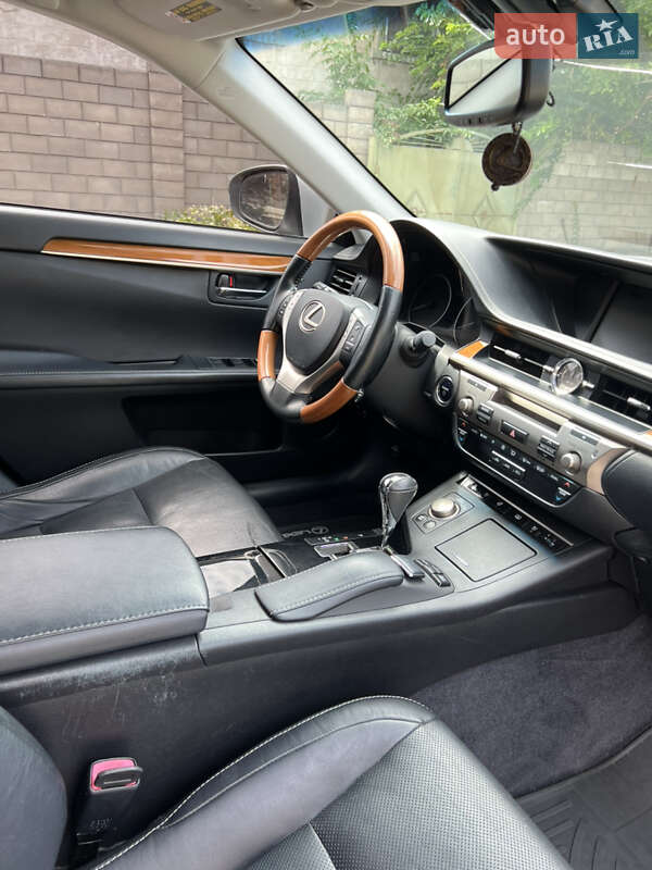 Седан Lexus ES 2013 в Кам'янському