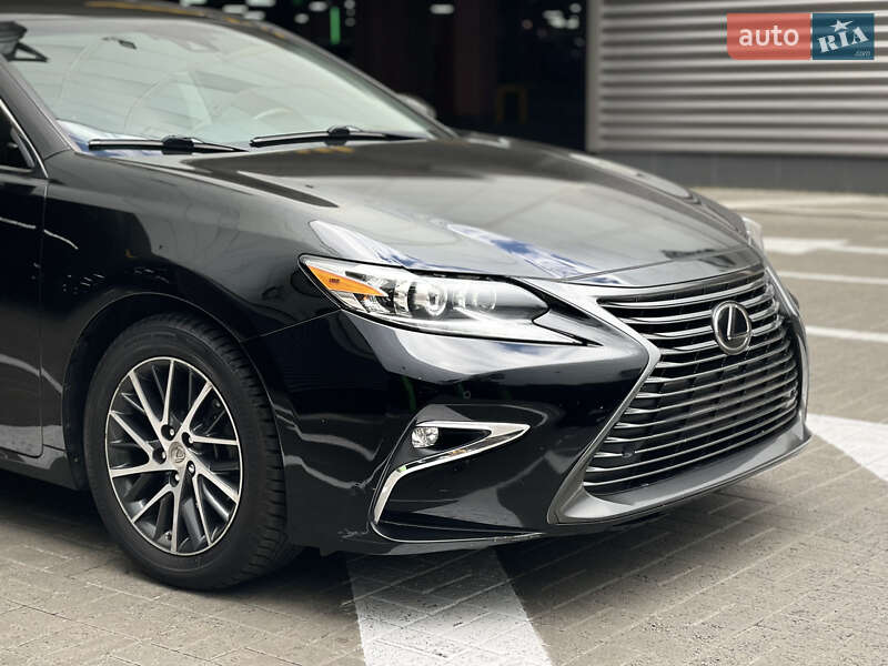 Седан Lexus ES 2016 в Киеве