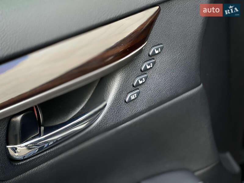 Седан Lexus ES 2016 в Киеве