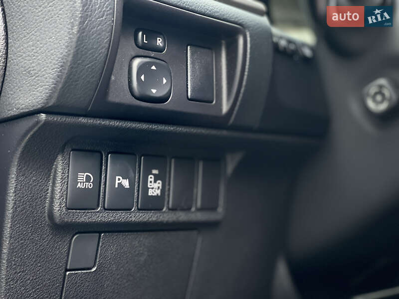 Седан Lexus ES 2016 в Киеве