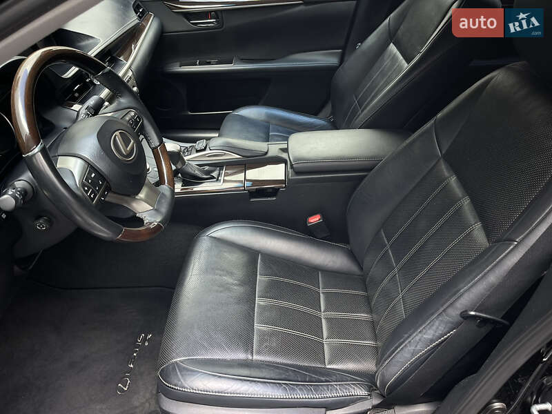 Седан Lexus ES 2016 в Киеве