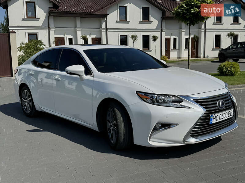 Седан Lexus ES 2016 в Львові
