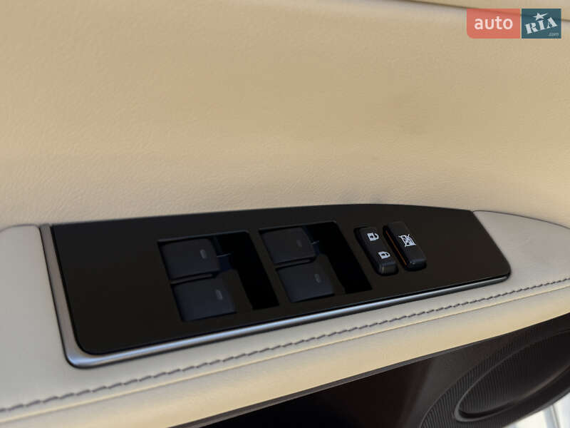 Седан Lexus ES 2016 в Львові