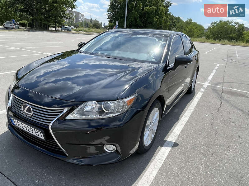 Седан Lexus ES 2014 в Кропивницькому