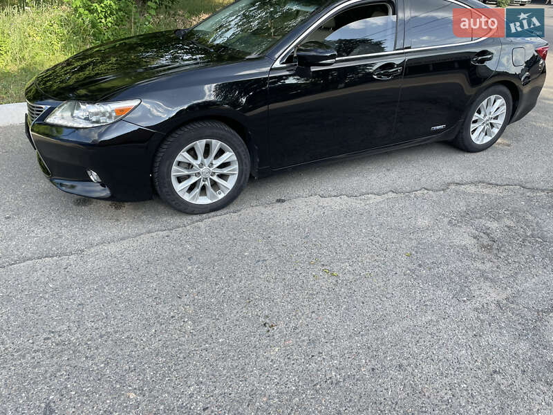 Седан Lexus ES 2014 в Кропивницькому