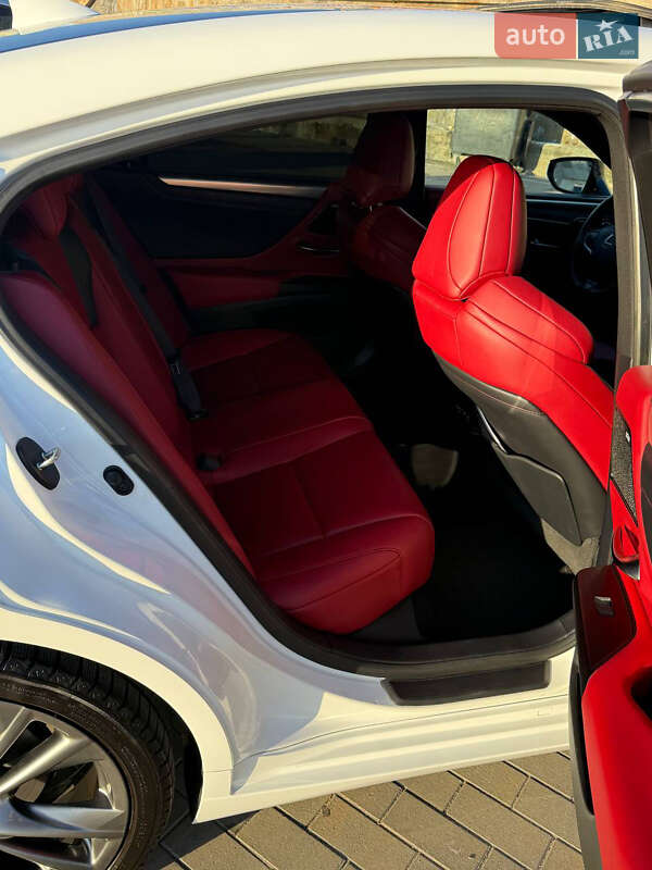 Седан Lexus ES 2020 в Миколаєві