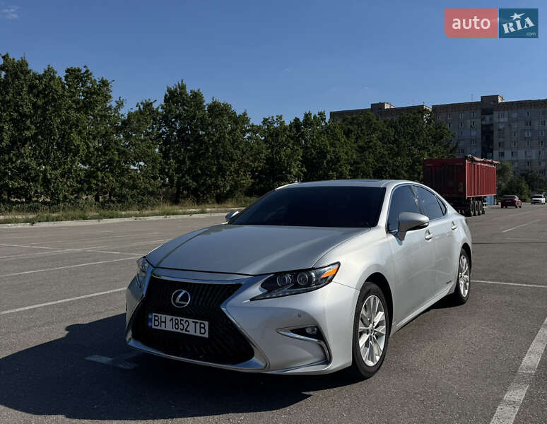 Седан Lexus ES 2014 в 