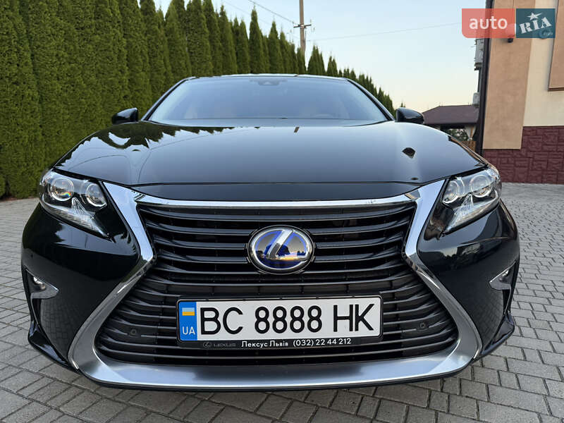 Седан Lexus ES 2016 в Львове