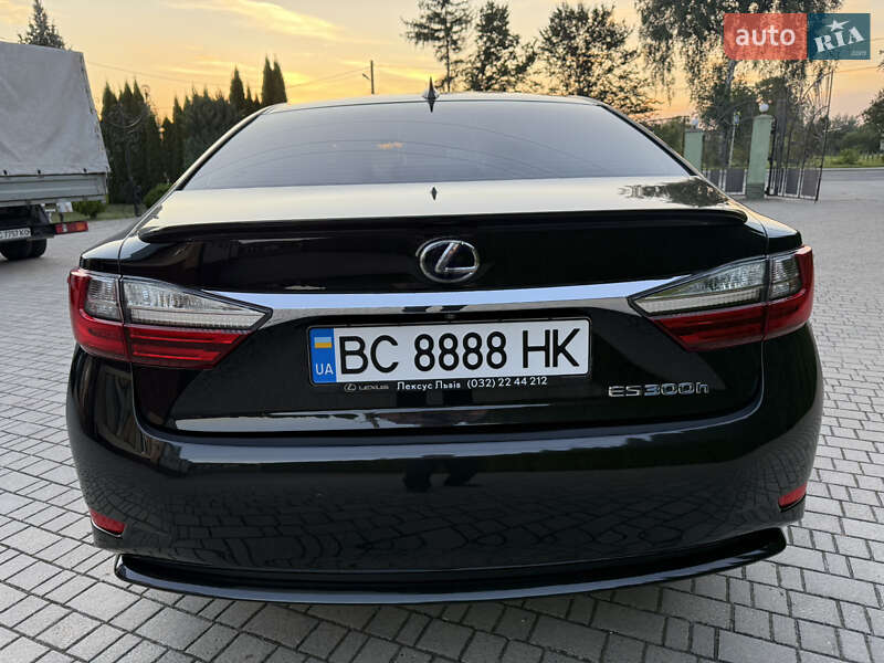 Седан Lexus ES 2016 в Львове