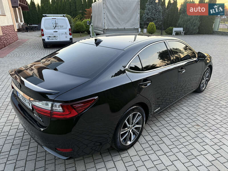 Седан Lexus ES 2016 в Львове