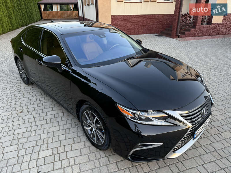 Седан Lexus ES 2016 в Львове