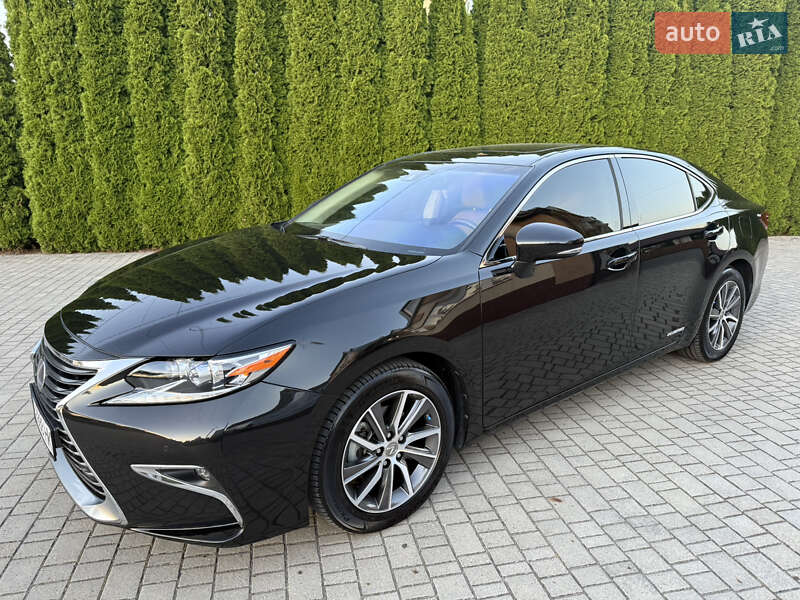 Седан Lexus ES 2016 в Львове
