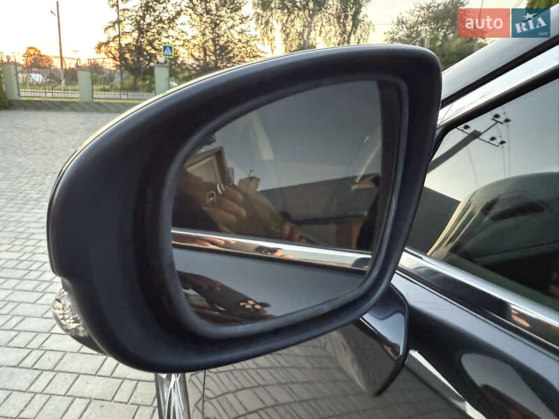 Седан Lexus ES 2016 в Львове