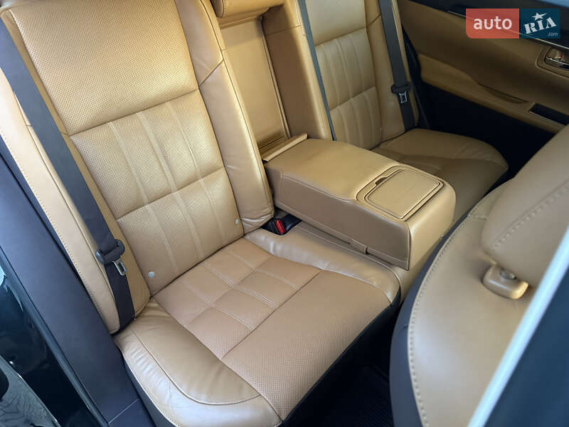 Седан Lexus ES 2016 в Львове