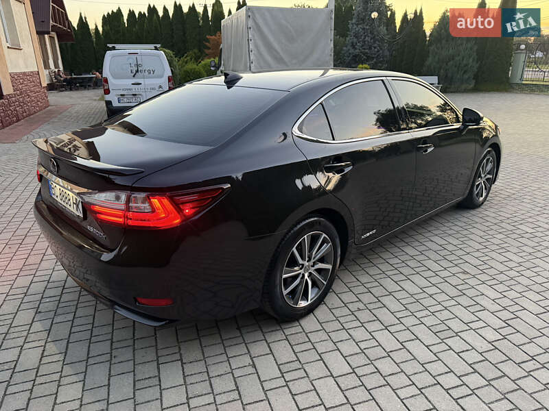 Седан Lexus ES 2016 в Львове
