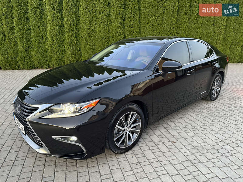 Седан Lexus ES 2016 в Львове