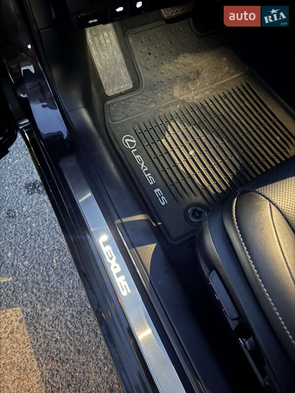 Седан Lexus ES 2018 в Черкассах