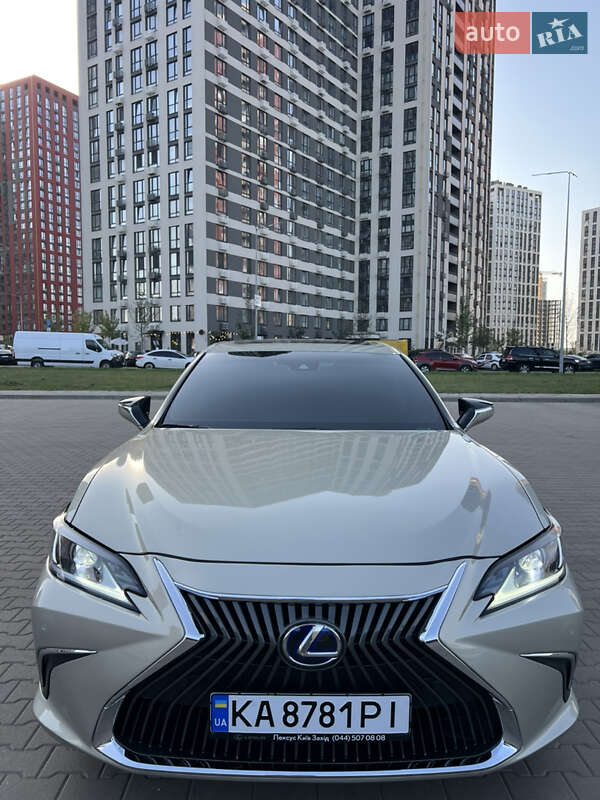 Седан Lexus ES 2020 в 