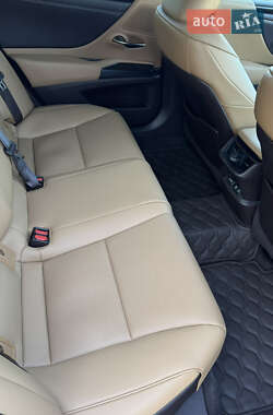 Седан Lexus ES 2019 в 