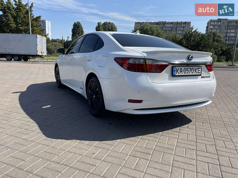 Седан Lexus ES 2013 в Тетиеве