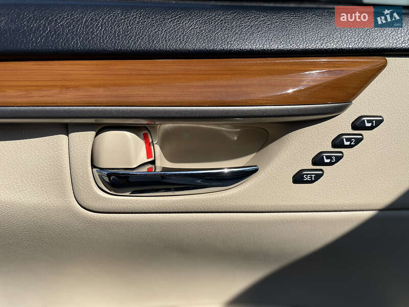 Седан Lexus ES 2013 в Тетиеве