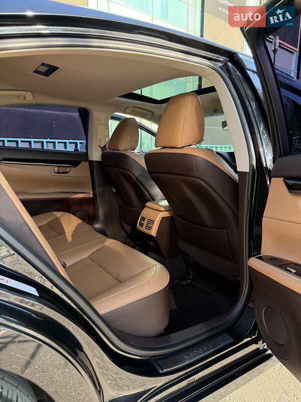 Седан Lexus ES 2016 в Одесі