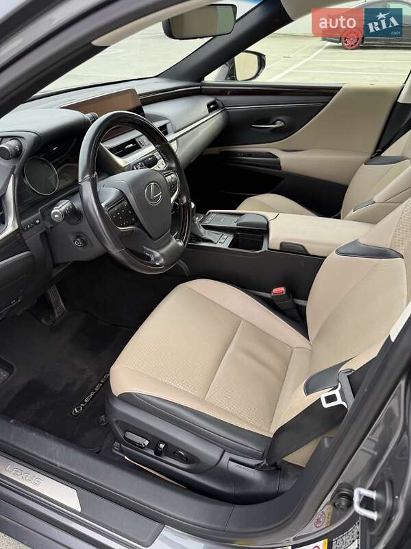Седан Lexus ES 2019 в Киеве