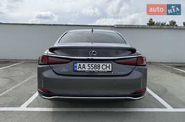 Седан Lexus ES 2019 в 