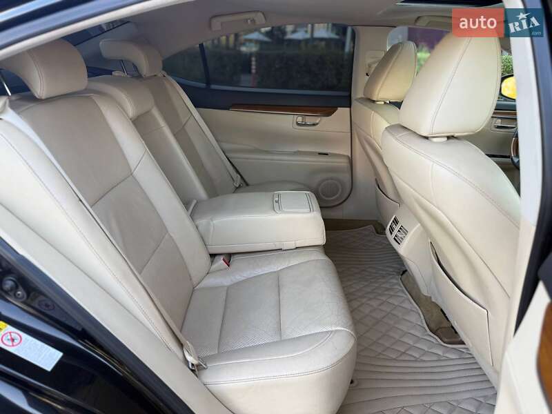 Седан Lexus ES 2013 в Киеве
