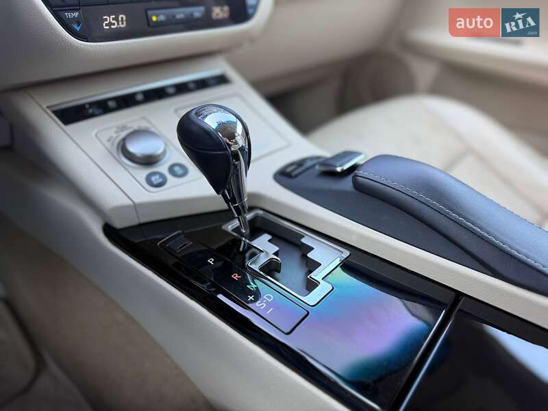 Седан Lexus ES 2013 в Киеве
