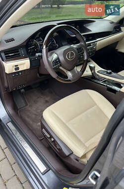 Седан Lexus ES 2016 в 