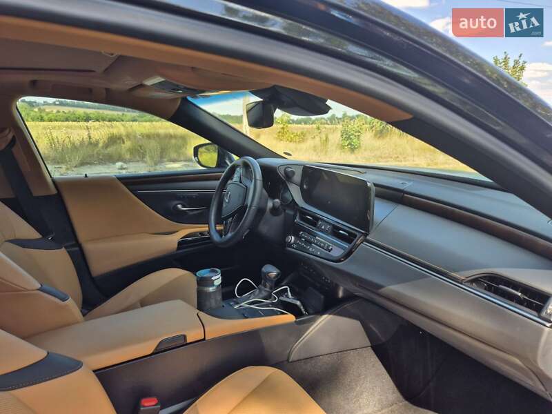 Седан Lexus ES 2021 в Чернигове