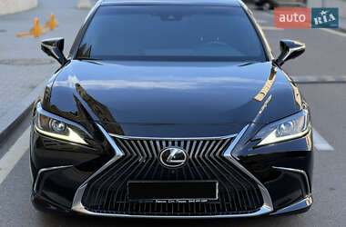 Седан Lexus ES 2018 в Киеве