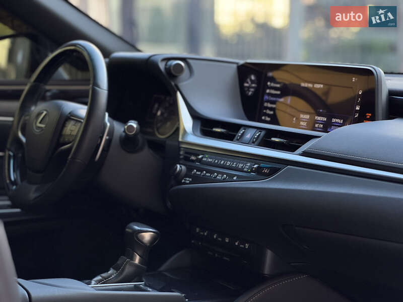 Седан Lexus ES 2018 в Києві