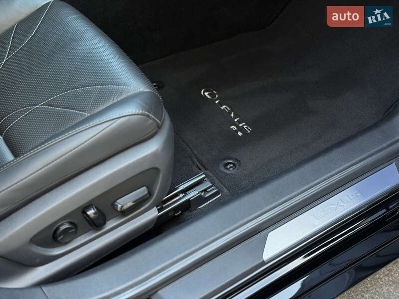 Седан Lexus ES 2018 в Києві