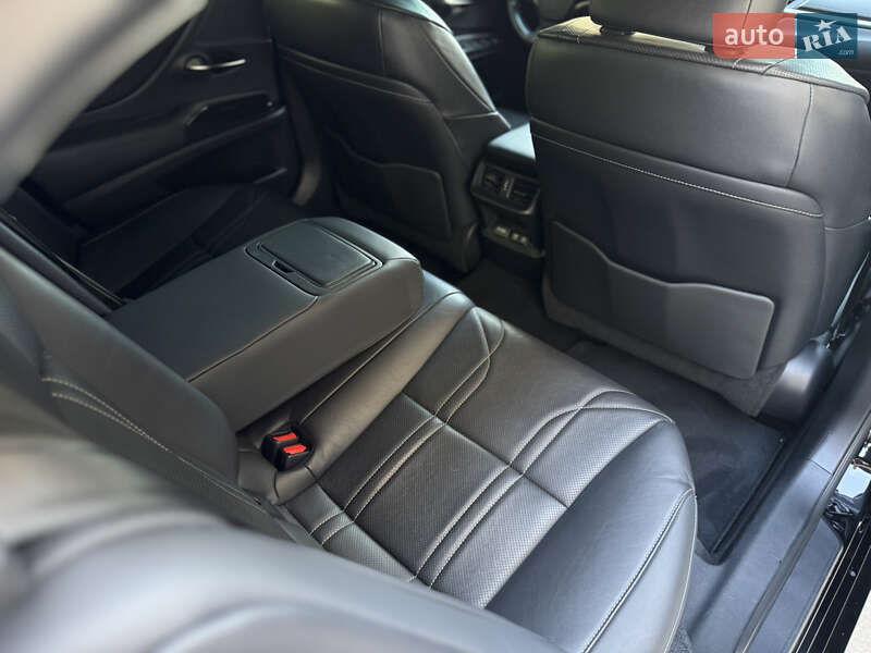 Седан Lexus ES 2018 в Києві