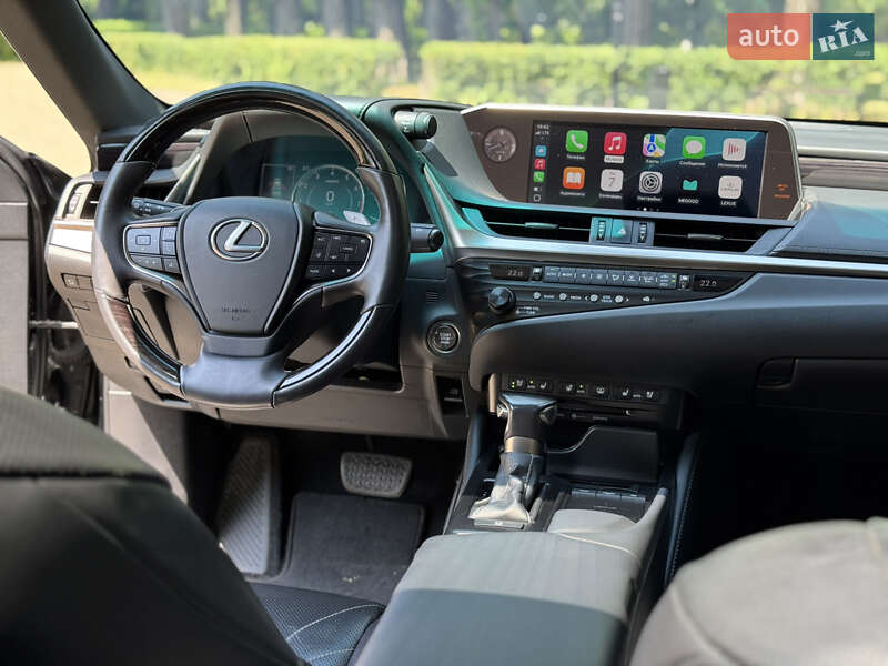 Седан Lexus ES 2018 в Києві
