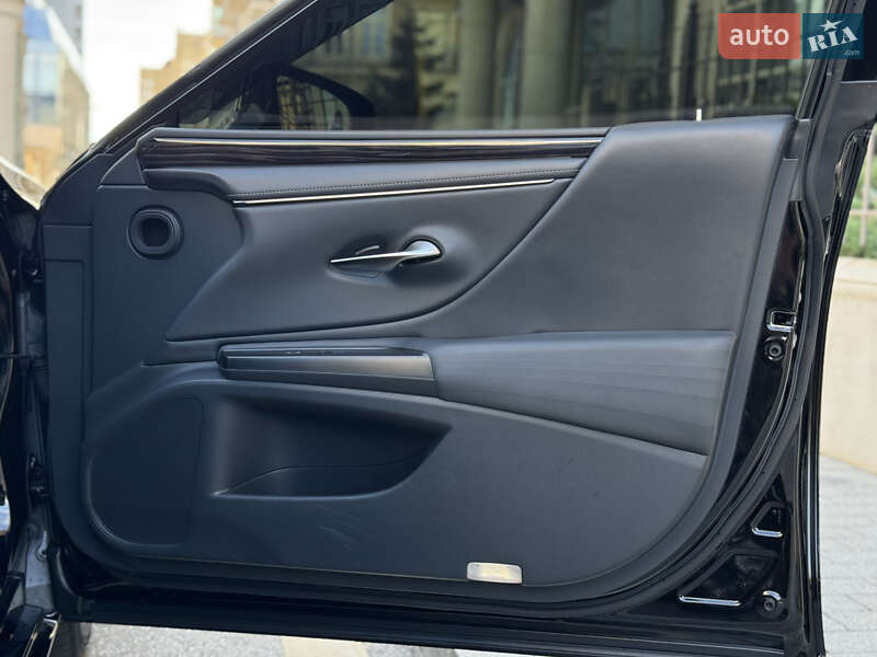 Седан Lexus ES 2018 в Києві