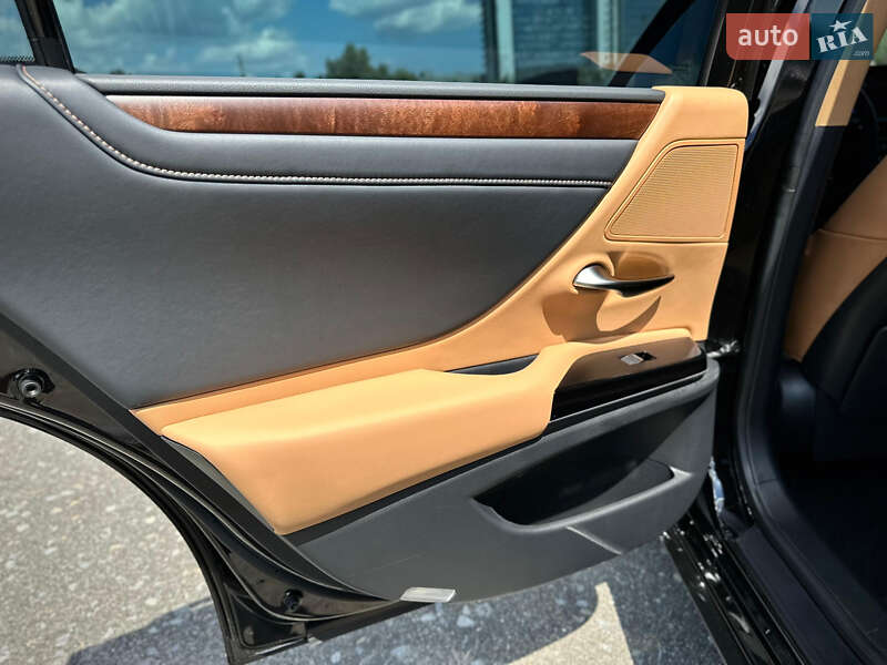 Седан Lexus ES 2024 в Киеве