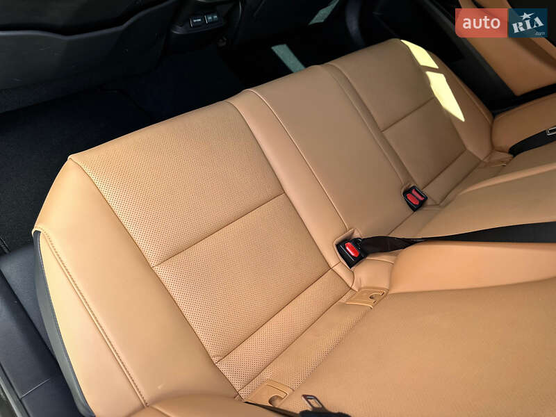 Седан Lexus ES 2024 в Киеве