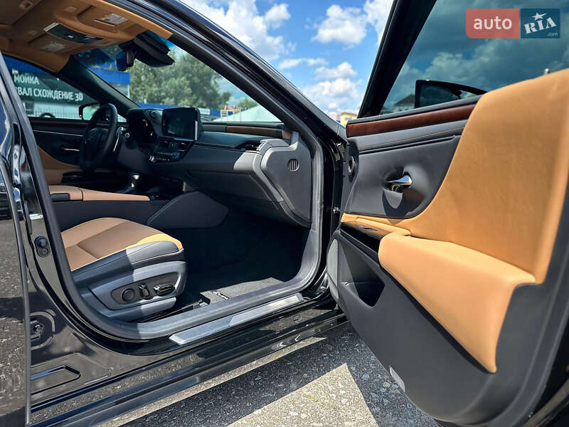 Седан Lexus ES 2024 в Киеве