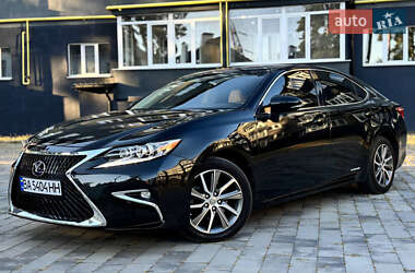 Седан Lexus ES 2015 в Ахтырке