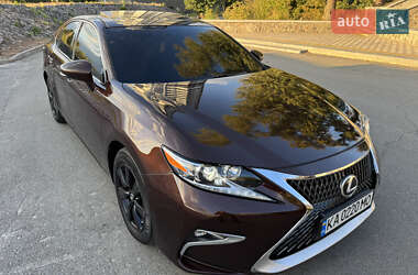Седан Lexus ES 2016 в Киеве