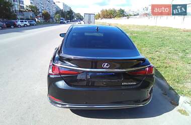 Седан Lexus ES 2021 в 