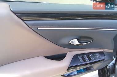 Седан Lexus ES 2021 в 