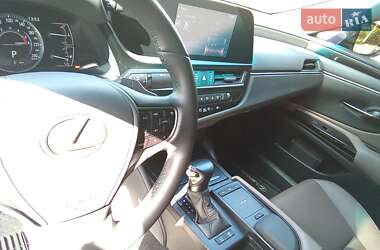 Седан Lexus ES 2021 в 