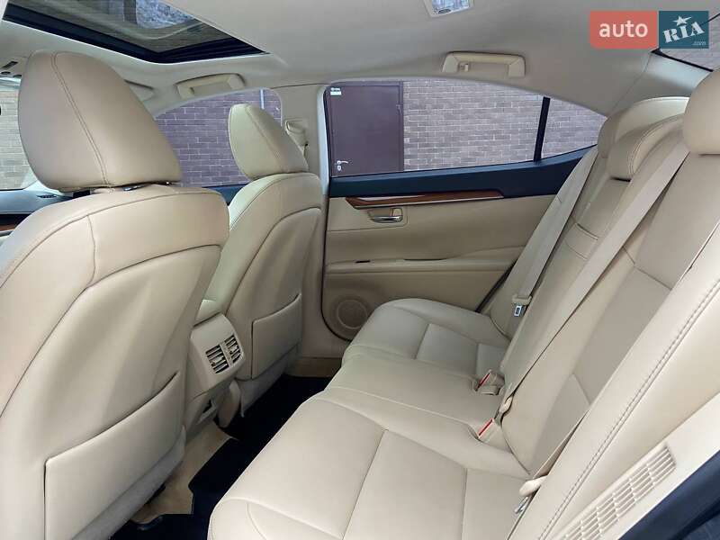 Седан Lexus ES 2013 в Владимире