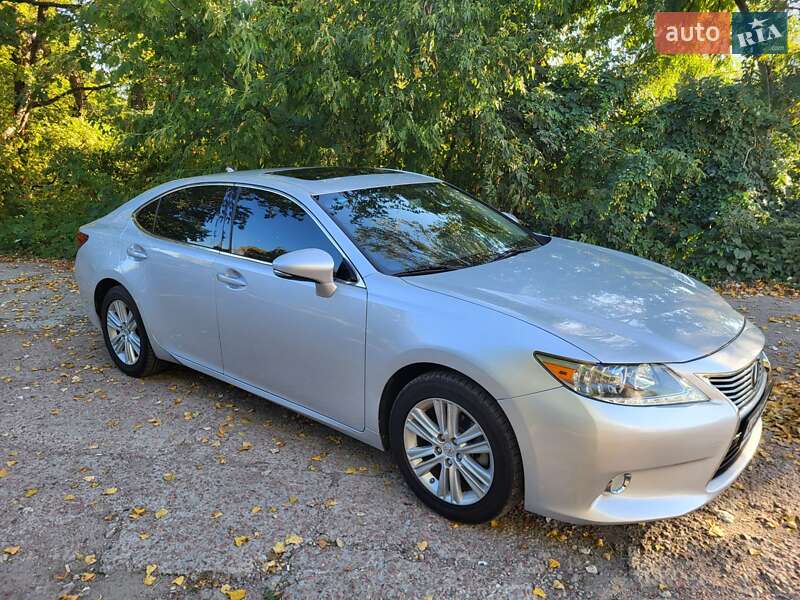 Седан Lexus ES 2014 в Киеве